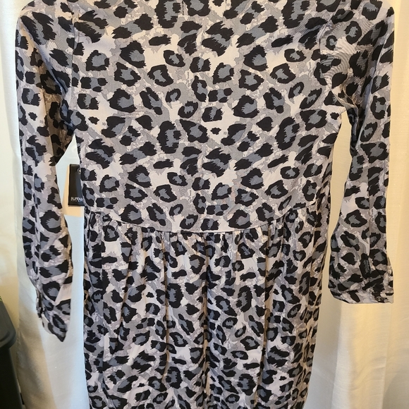 Cute leopard top. - Picture 2 of 4